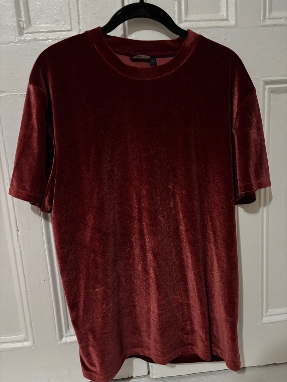 Men's Short-Sleeve Velvet Tee in Deep Burgundy